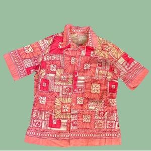 Vintage 70s pink floral print short sleeve button down
Would best fit a size XS